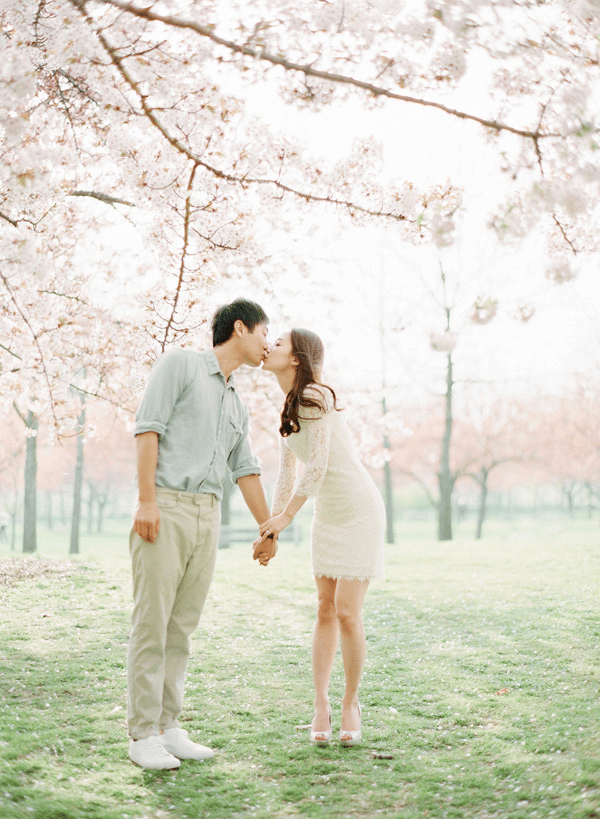 spring engagement photo ideas with cherry blossom trees