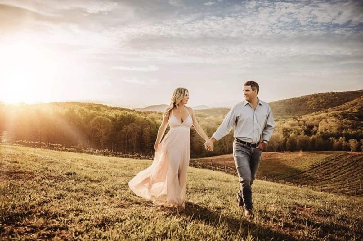 Spring Engagement Photo Outfits and Ideas