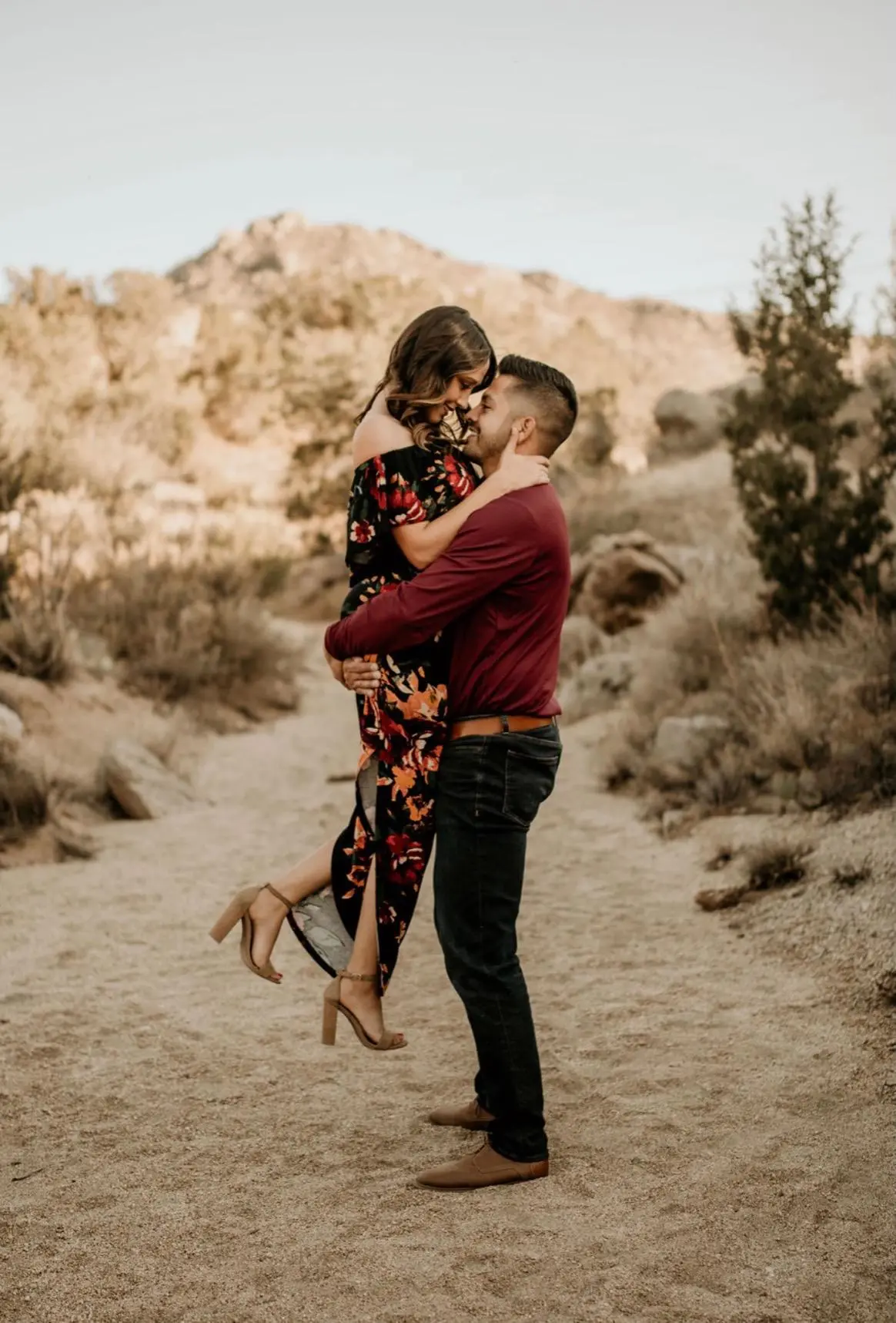 fall engagement photo outfits black and burgundy