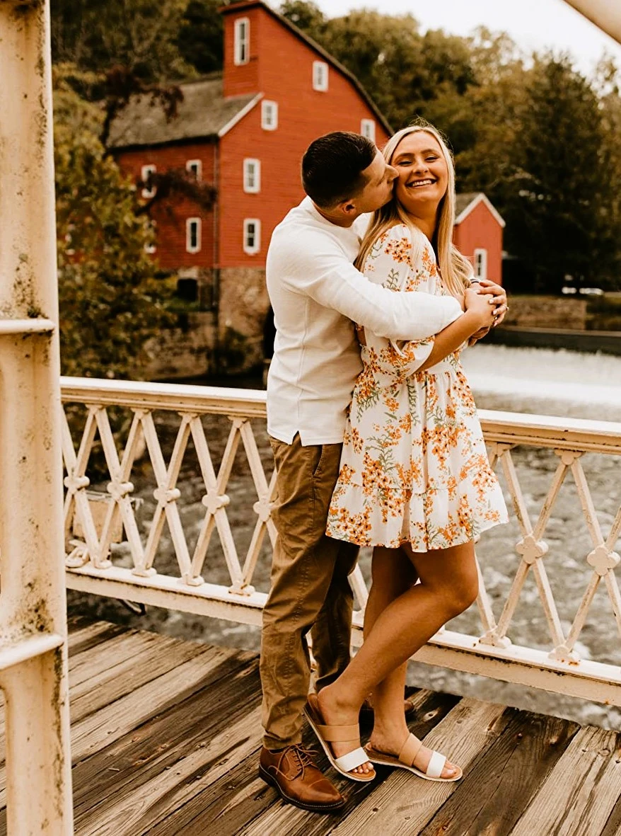 fall engagement photo outfit for women