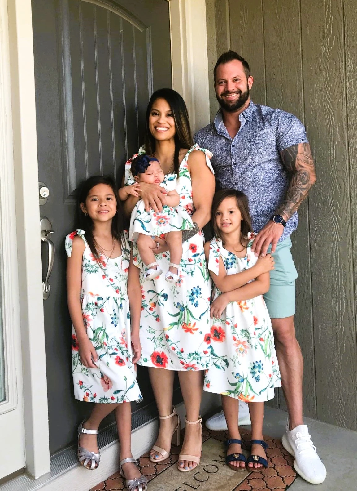 summer family photo outfits with floral dresses