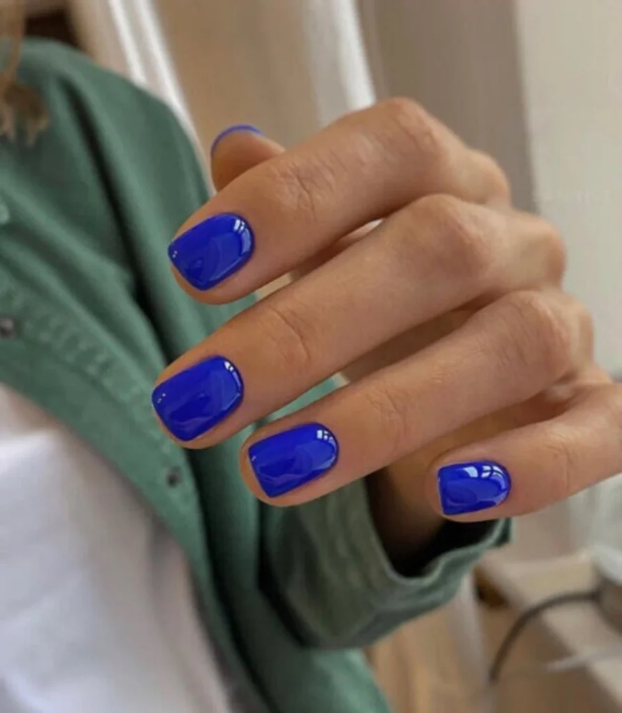 summer short square nails in blue