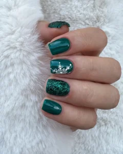 short green Christmas nails