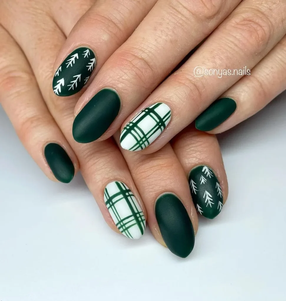 green plaid Christmas nail designs